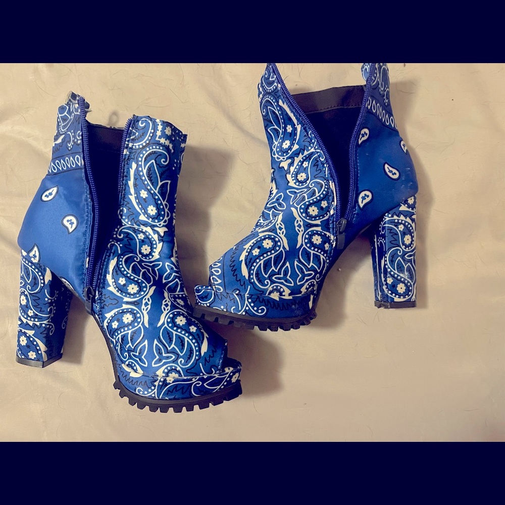 Blue bandana peep toe booties